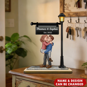 Couple Kissing Under Street Lamp Post - Personalized Wooden Plaque, Gift For Couple, Gift For Him, For Her